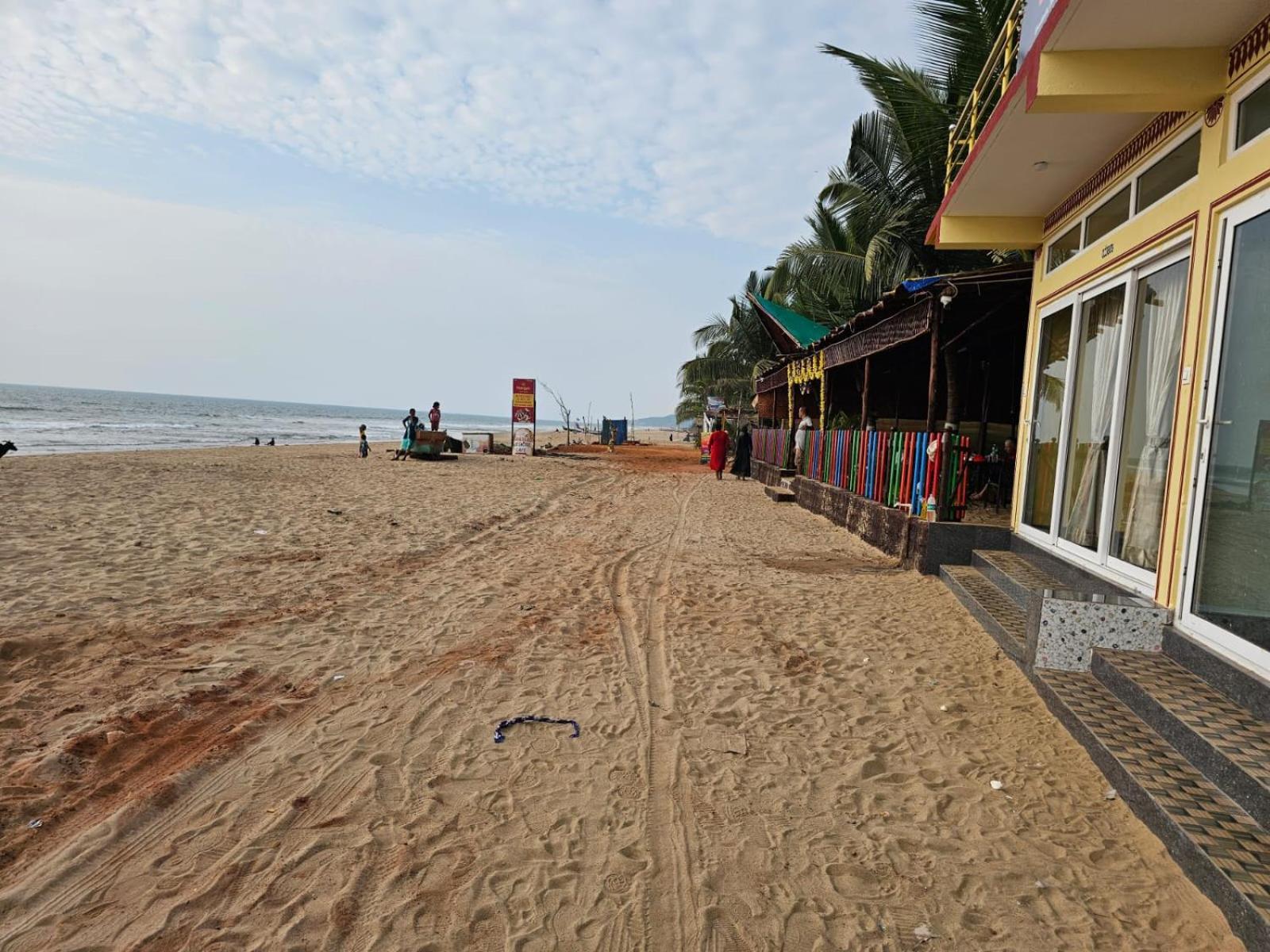 Livin Waves Beach Stay And Cafe Gokarna  Bagian luar foto